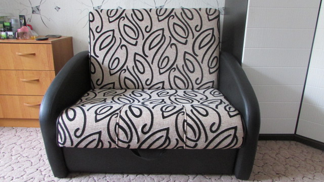 Авито мебель кресло диван. Мини диван б.. Кресла и мини диванчик. Мини-диваны раскладные с подушками. Кресло кровать гобелен.